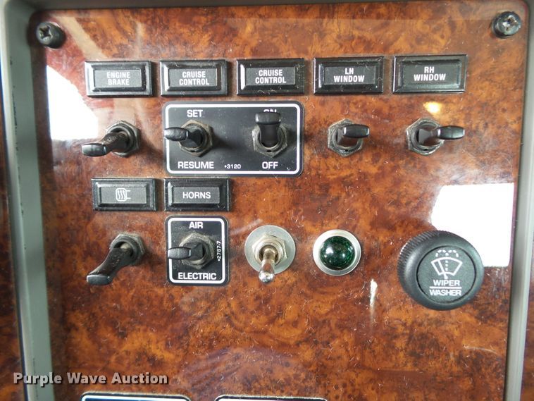 image for item DF0771 2006 Kenworth T300 rollback truck