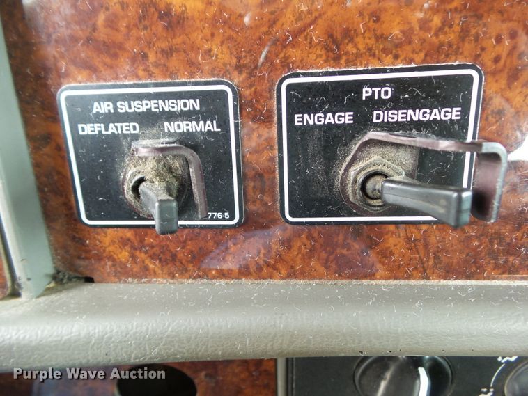 image for item DF0771 2006 Kenworth T300 rollback truck