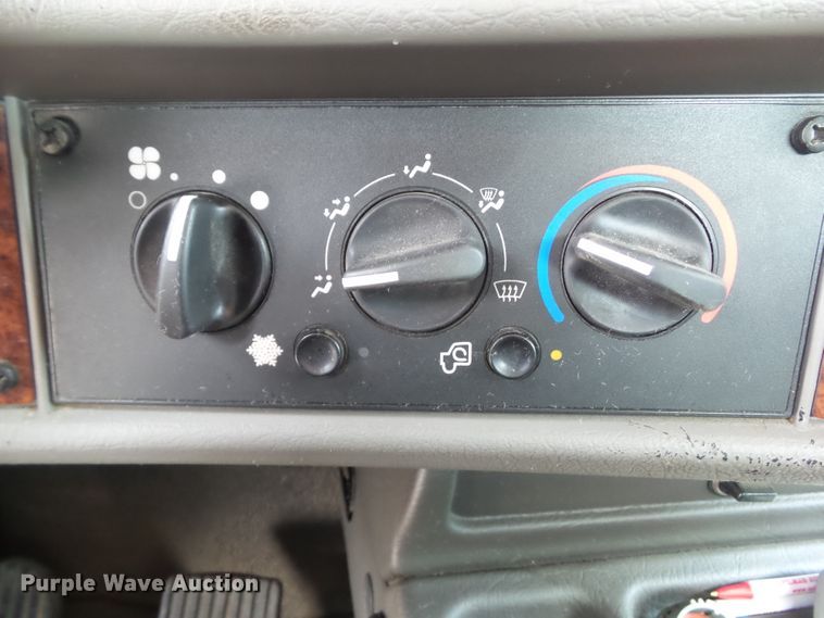 image for item DF0771 2006 Kenworth T300 rollback truck