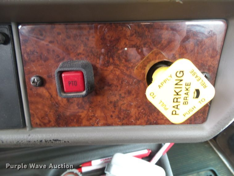 image for item DF0771 2006 Kenworth T300 rollback truck