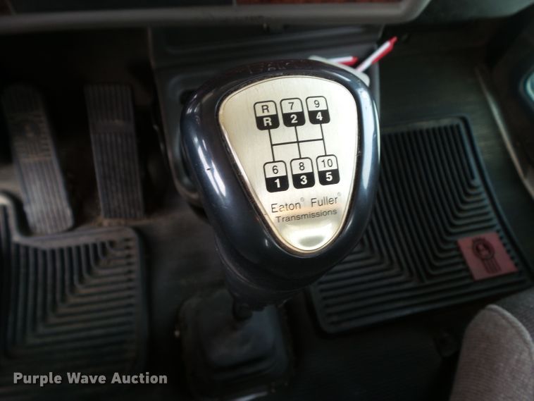 image for item DF0771 2006 Kenworth T300 rollback truck