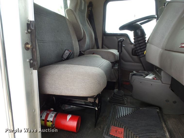 image for item DF0771 2006 Kenworth T300 rollback truck