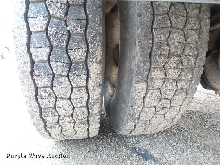 image for item DF0771 2006 Kenworth T300 rollback truck