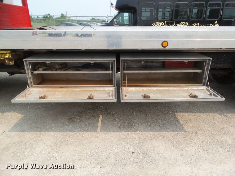 image for item DF0771 2006 Kenworth T300 rollback truck