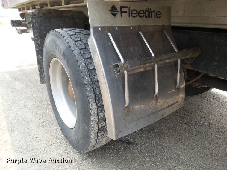 image for item DF0771 2006 Kenworth T300 rollback truck