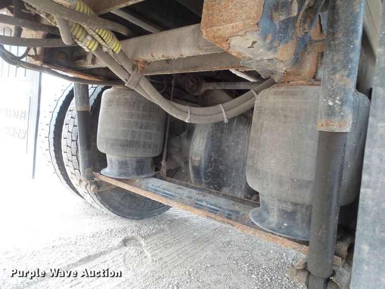 image for item DF0771 2006 Kenworth T300 rollback truck