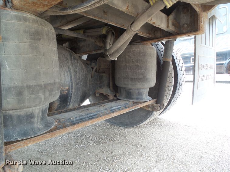 image for item DF0771 2006 Kenworth T300 rollback truck