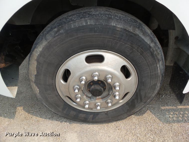 image for item DF0771 2006 Kenworth T300 rollback truck