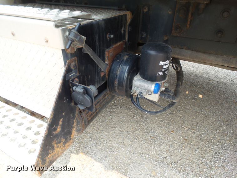 image for item DF0771 2006 Kenworth T300 rollback truck