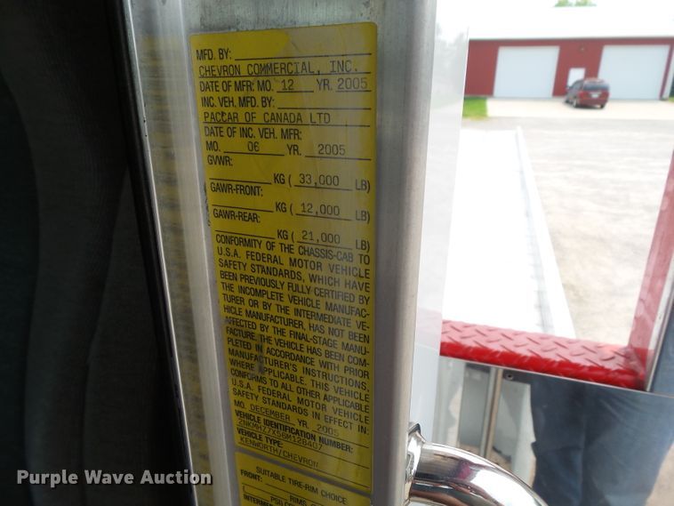 image for item DF0771 2006 Kenworth T300 rollback truck