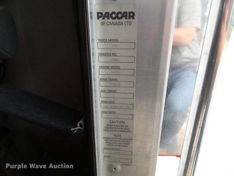 image for item DF0771 2006 Kenworth T300 rollback truck