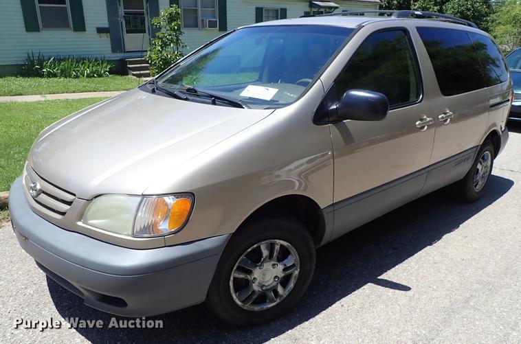 image for item DF1217 2002 Toyota Sienna van