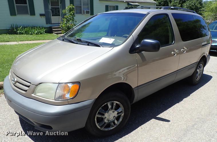 image for item DF1217 2002 Toyota Sienna van