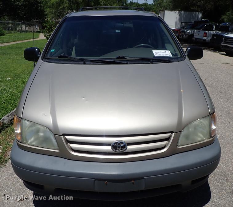 image for item DF1217 2002 Toyota Sienna van
