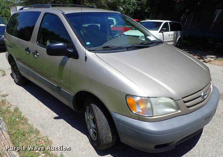 image for item DF1217 2002 Toyota Sienna van