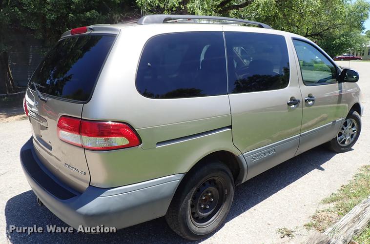image for item DF1217 2002 Toyota Sienna van