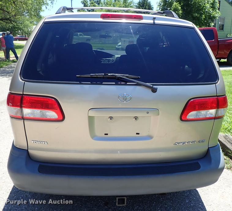 image for item DF1217 2002 Toyota Sienna van