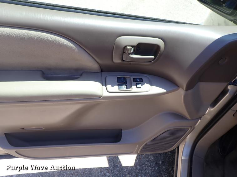 image for item DF1217 2002 Toyota Sienna van