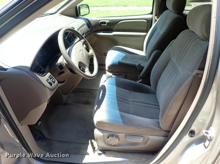 image for item DF1217 2002 Toyota Sienna van