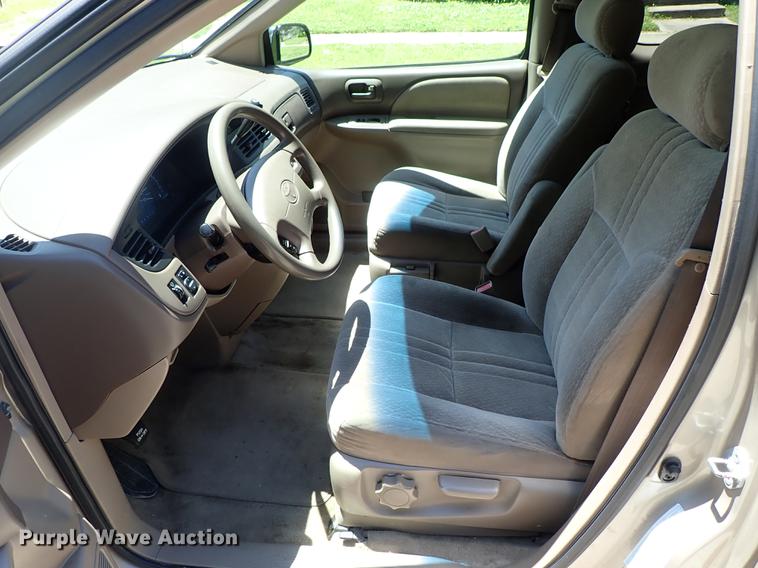 image for item DF1217 2002 Toyota Sienna van
