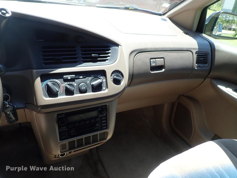 image for item DF1217 2002 Toyota Sienna van