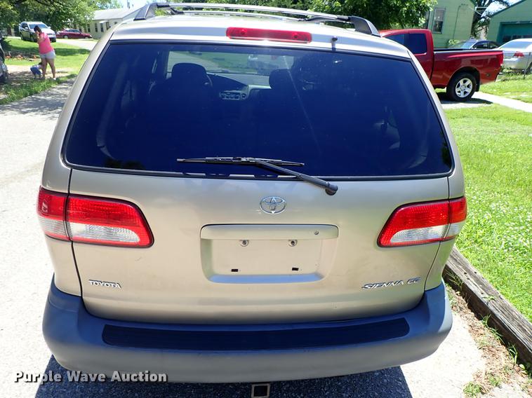 image for item DF1217 2002 Toyota Sienna van