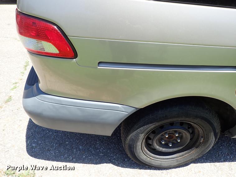 image for item DF1217 2002 Toyota Sienna van