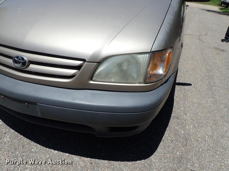 image for item DF1217 2002 Toyota Sienna van