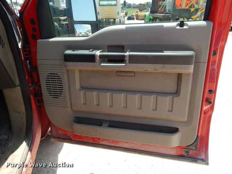 image for item DF7313 2009 Ford F350 Super Duty SuperCab pickup truck