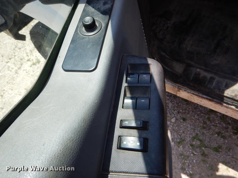 image for item DF7317 2011 Ford F350 Super Duty XL Crew Cab flatbed pickup truck