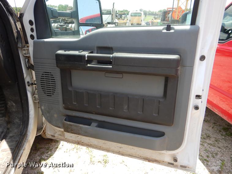 image for item DF7317 2011 Ford F350 Super Duty XL Crew Cab flatbed pickup truck