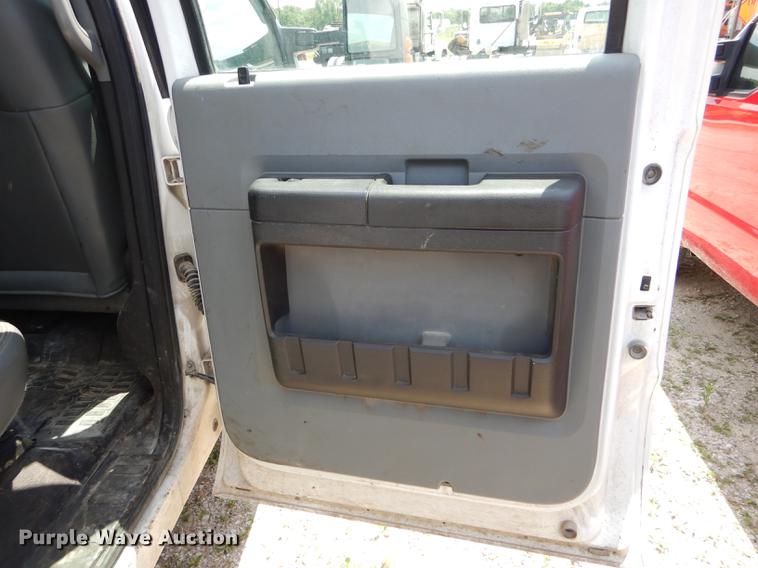 image for item DF7317 2011 Ford F350 Super Duty XL Crew Cab flatbed pickup truck