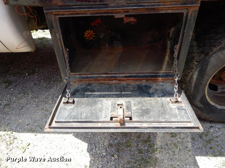 image for item DF7317 2011 Ford F350 Super Duty XL Crew Cab flatbed pickup truck