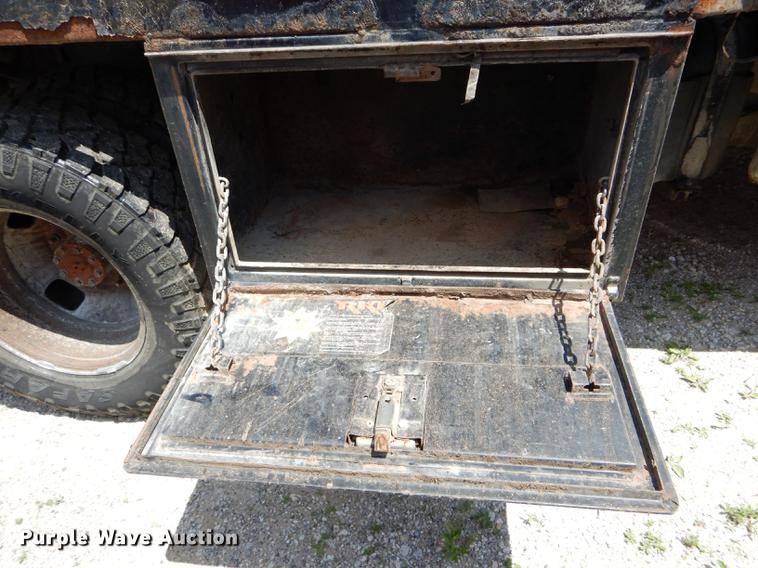 image for item DF7317 2011 Ford F350 Super Duty XL Crew Cab flatbed pickup truck