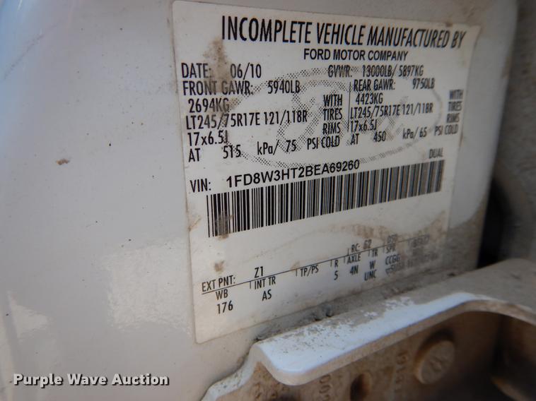 image for item DF7317 2011 Ford F350 Super Duty XL Crew Cab flatbed pickup truck