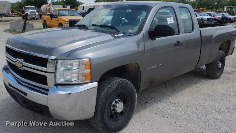 image for item DF7318 2008 Chevrolet Silverado 2500HD Ext. Cab pickup truck