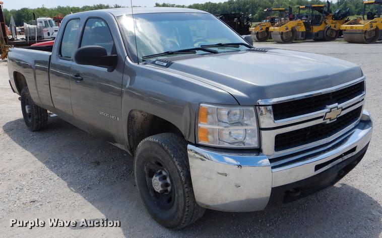image for item DF7318 2008 Chevrolet Silverado 2500HD Ext. Cab pickup truck