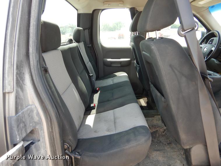 image for item DF7318 2008 Chevrolet Silverado 2500HD Ext. Cab pickup truck