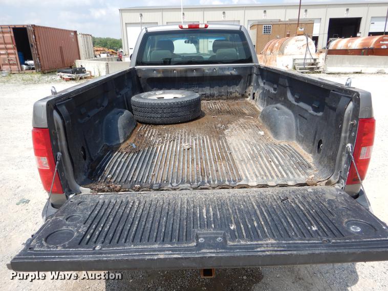 image for item DF7318 2008 Chevrolet Silverado 2500HD Ext. Cab pickup truck