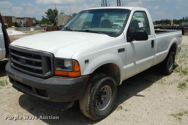 image for item DF7324 2001 Ford F350 Super Duty XL pickup truck