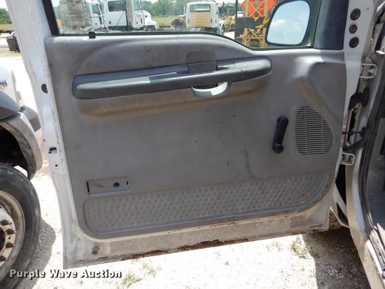 image for item DF7324 2001 Ford F350 Super Duty XL pickup truck