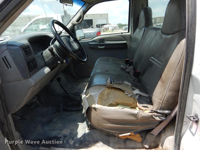 image for item DF7324 2001 Ford F350 Super Duty XL pickup truck