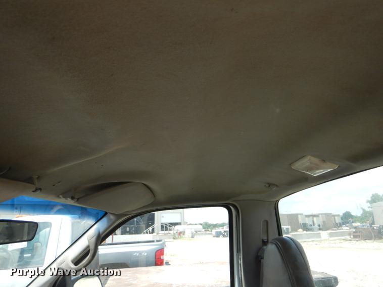 image for item DF7324 2001 Ford F350 Super Duty XL pickup truck