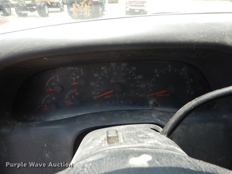 image for item DF7324 2001 Ford F350 Super Duty XL pickup truck