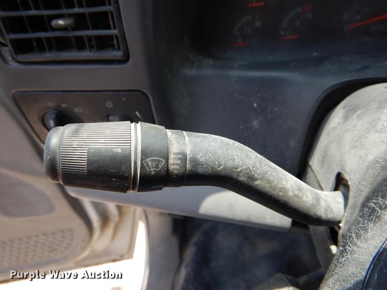 image for item DF7324 2001 Ford F350 Super Duty XL pickup truck