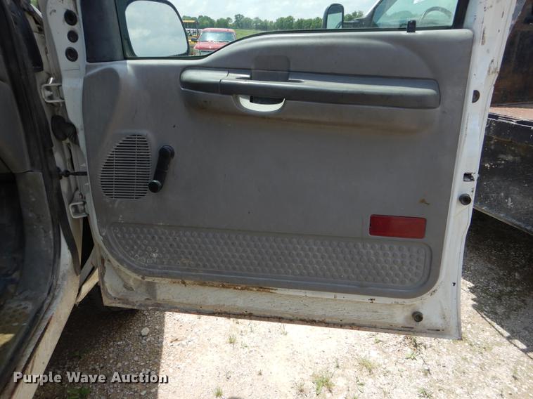 image for item DF7324 2001 Ford F350 Super Duty XL pickup truck