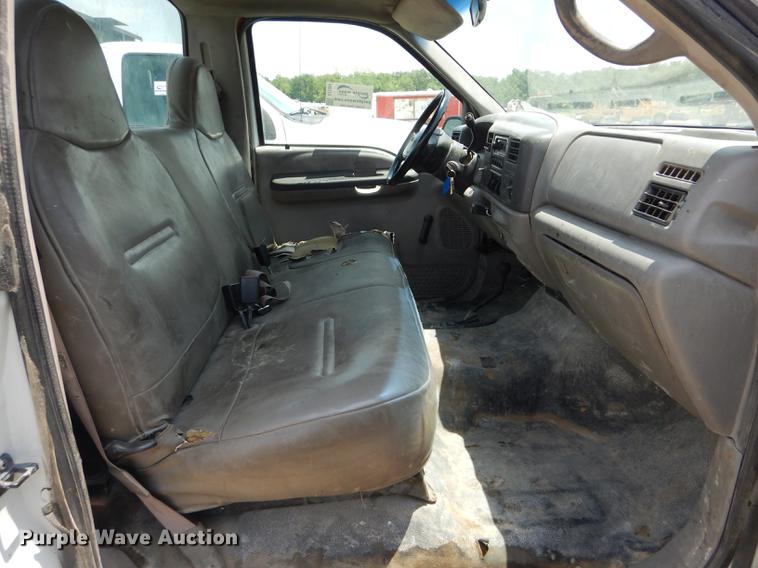 image for item DF7324 2001 Ford F350 Super Duty XL pickup truck