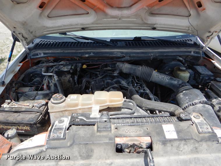 image for item DF7324 2001 Ford F350 Super Duty XL pickup truck