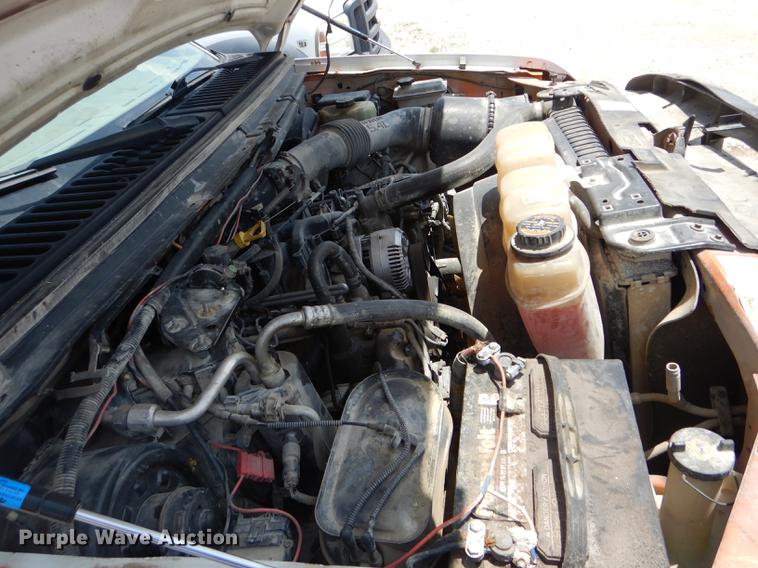 image for item DF7324 2001 Ford F350 Super Duty XL pickup truck