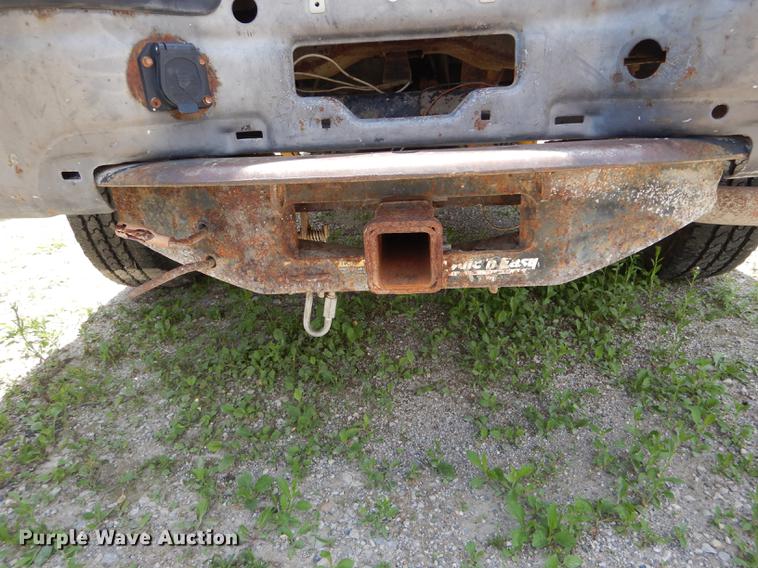 image for item DF7324 2001 Ford F350 Super Duty XL pickup truck